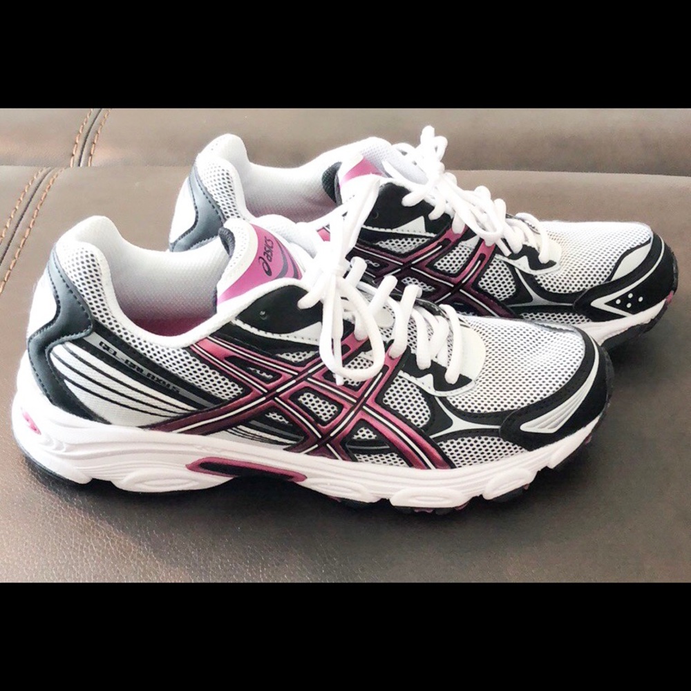 Women’s ASICS galaxy running shoes - worn once!